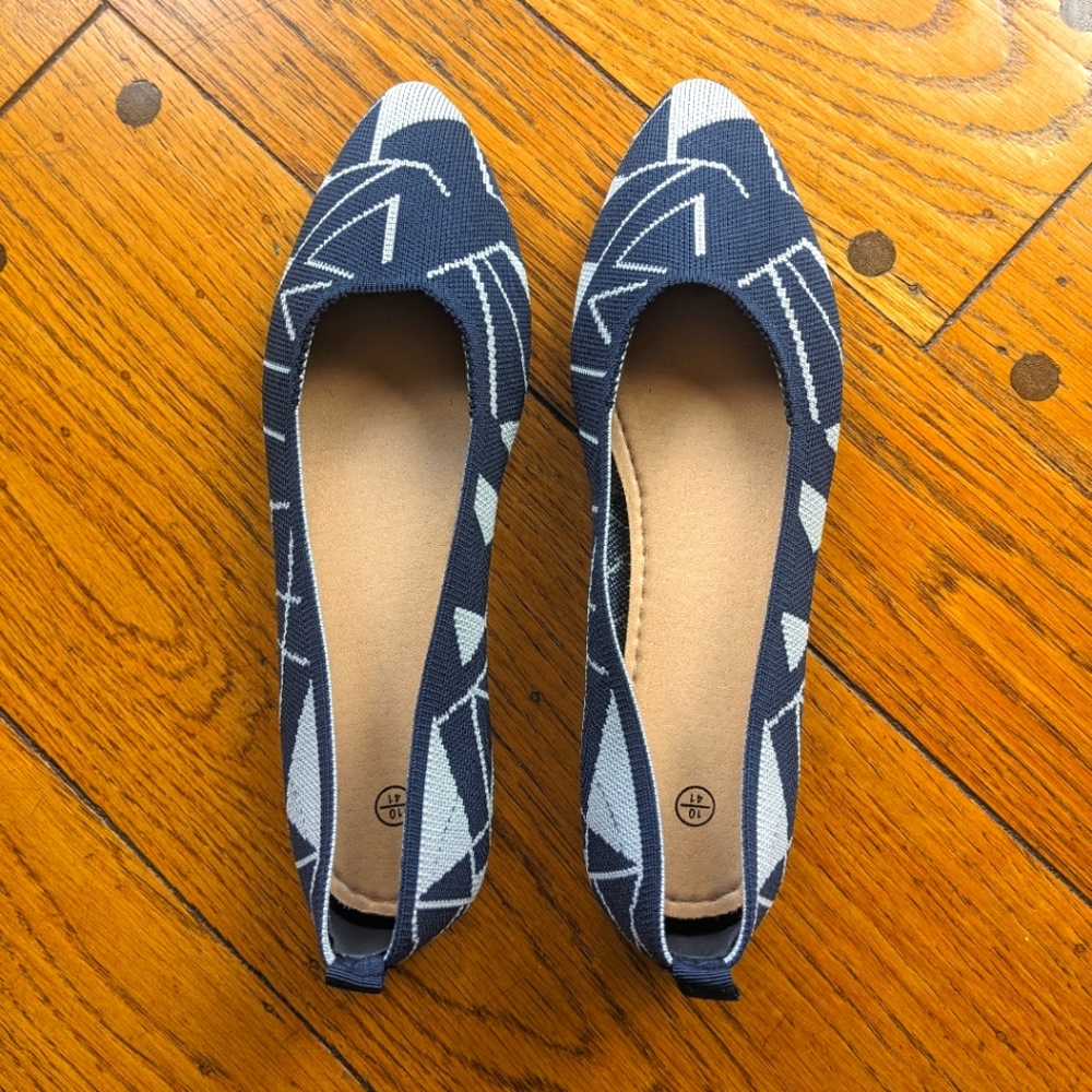 Mesh ballet flats are all the rage!